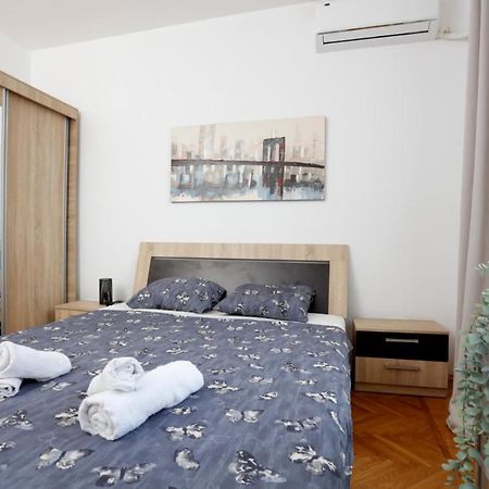 Rico'S 3 Bedroom City Center Apartment Bukarest Exterior foto